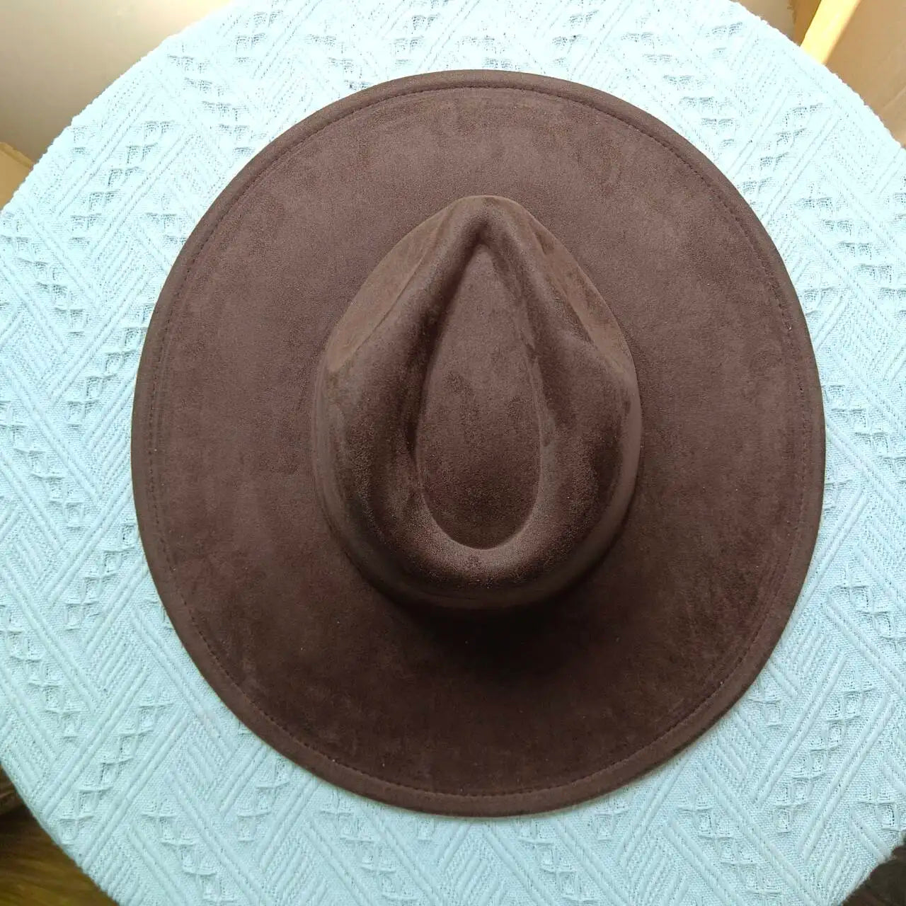 Le Fedora Élégance Intemporelle – Un Must-Have pour Homme et Femme