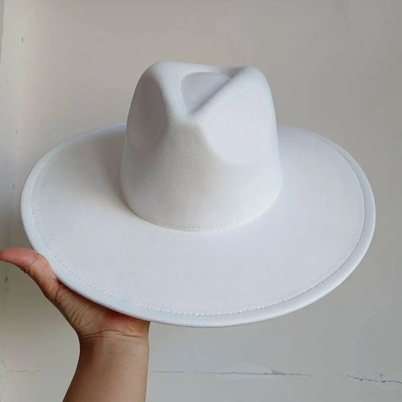 Le Fedora Élégance Intemporelle – Un Must-Have pour Homme et Femme