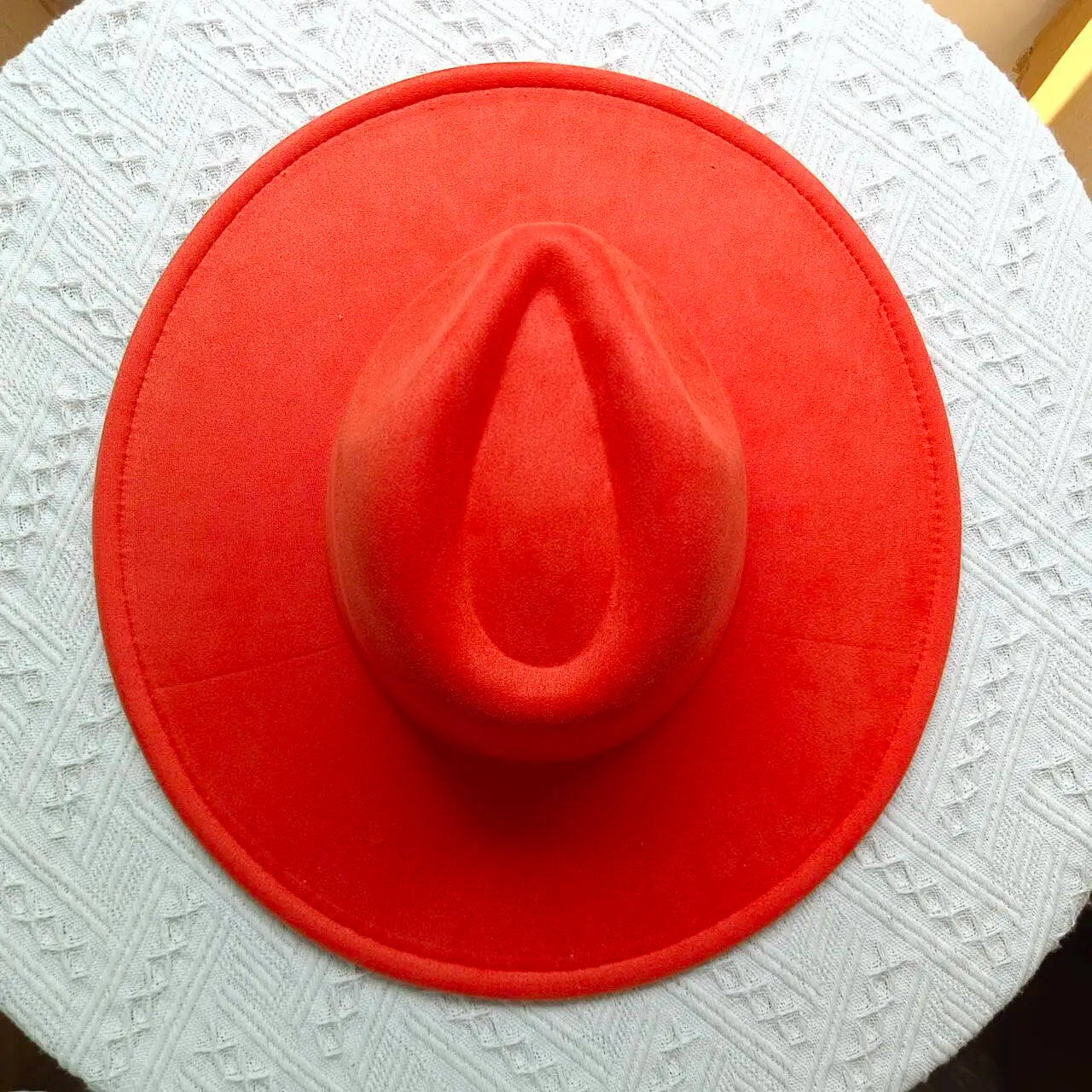 Le Fedora Élégance Intemporelle – Un Must-Have pour Homme et Femme