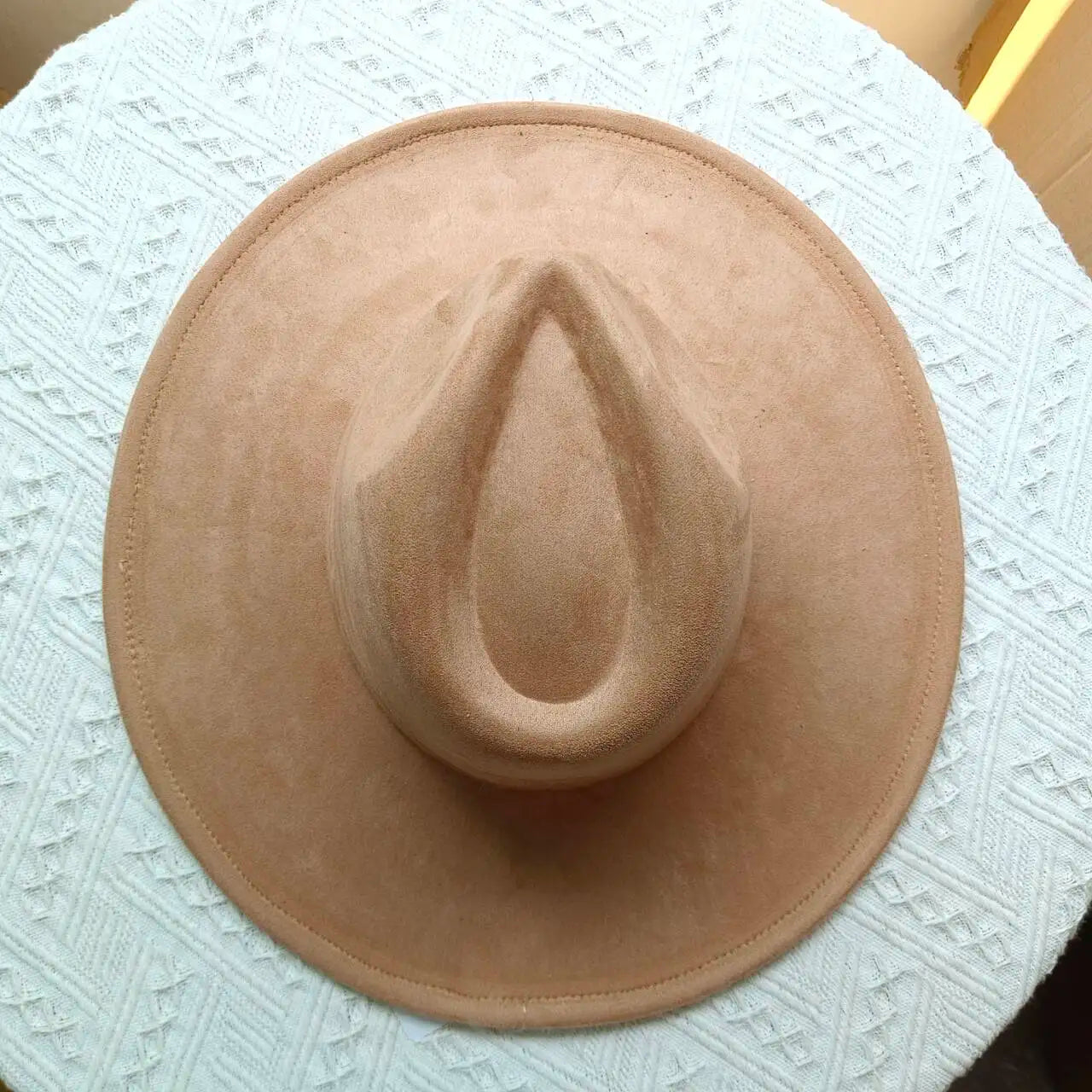 Le Fedora Élégance Intemporelle – Un Must-Have pour Homme et Femme