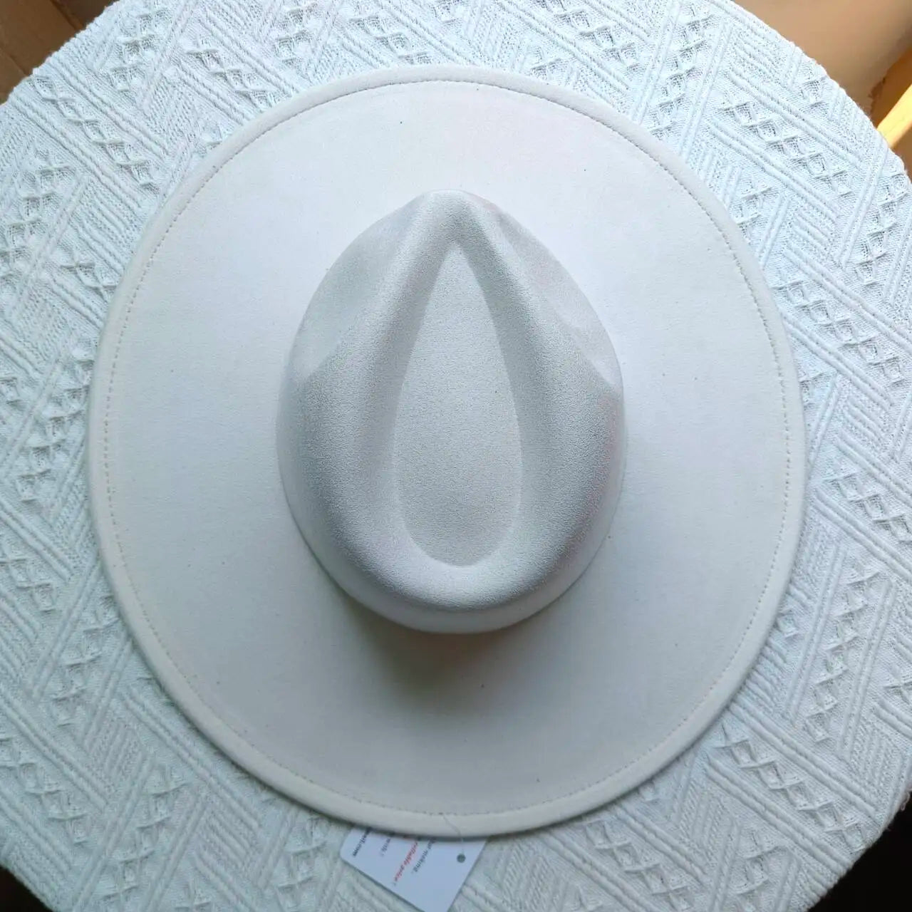 Le Fedora Élégance Intemporelle – Un Must-Have pour Homme et Femme