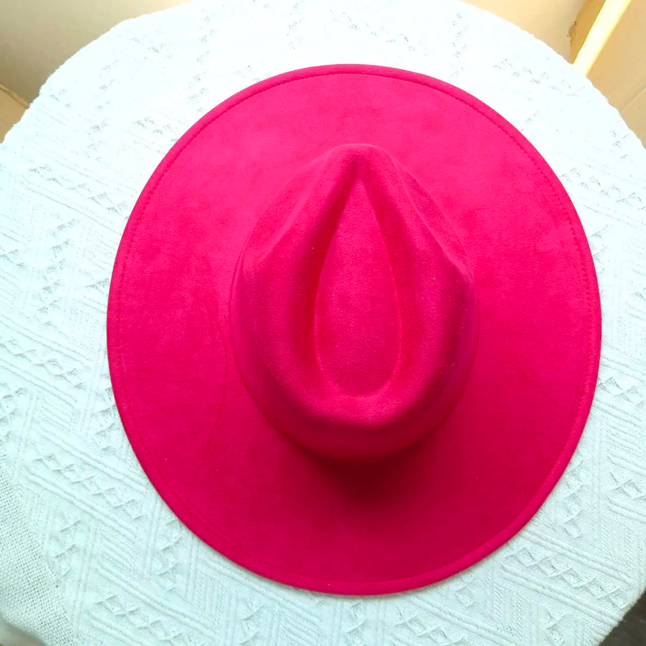 Le Fedora Élégance Intemporelle – Un Must-Have pour Homme et Femme