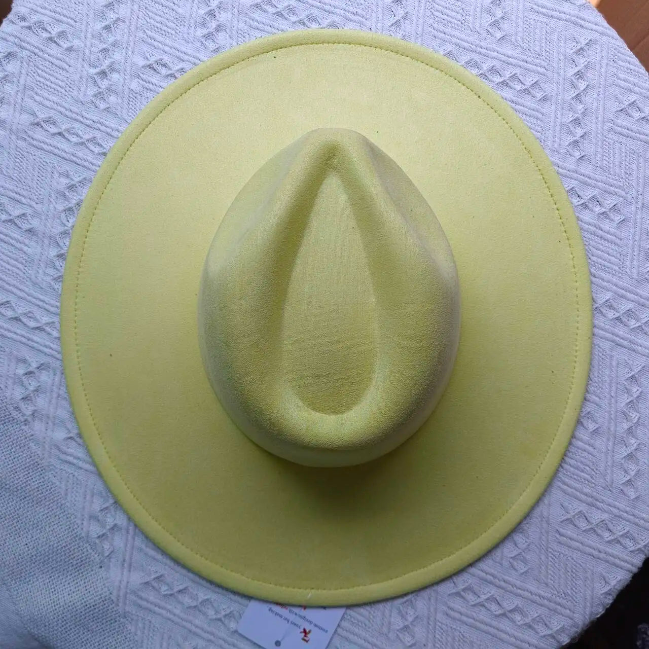 Le Fedora Élégance Intemporelle – Un Must-Have pour Homme et Femme