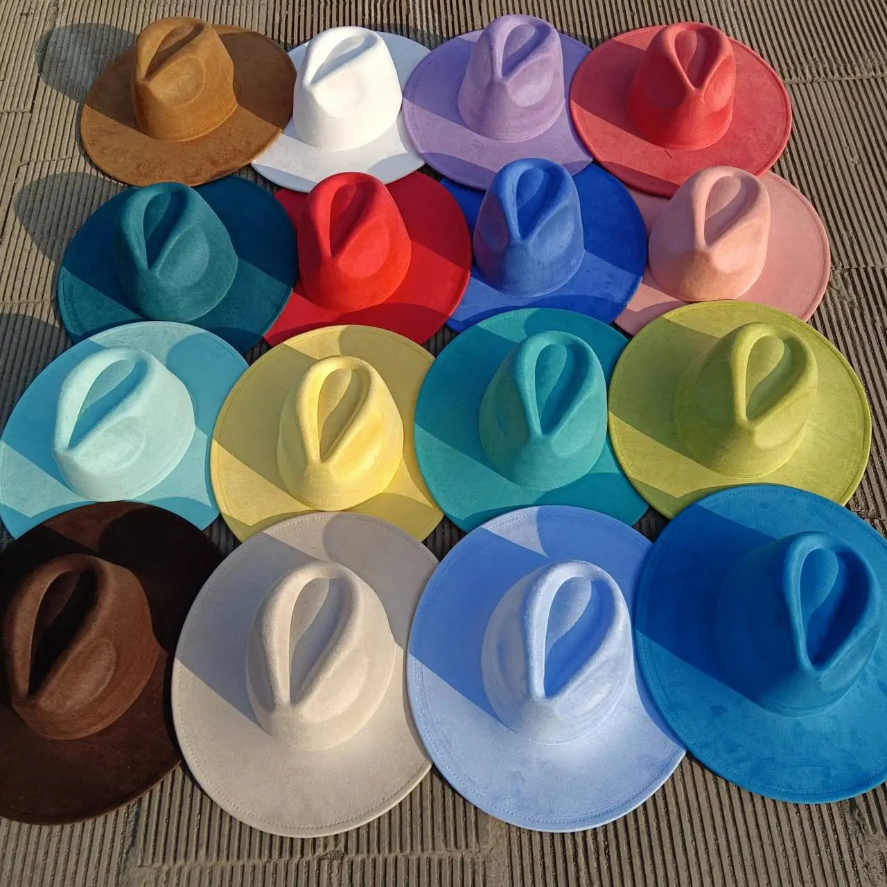 Le Fedora Élégance Intemporelle – Un Must-Have pour Homme et Femme